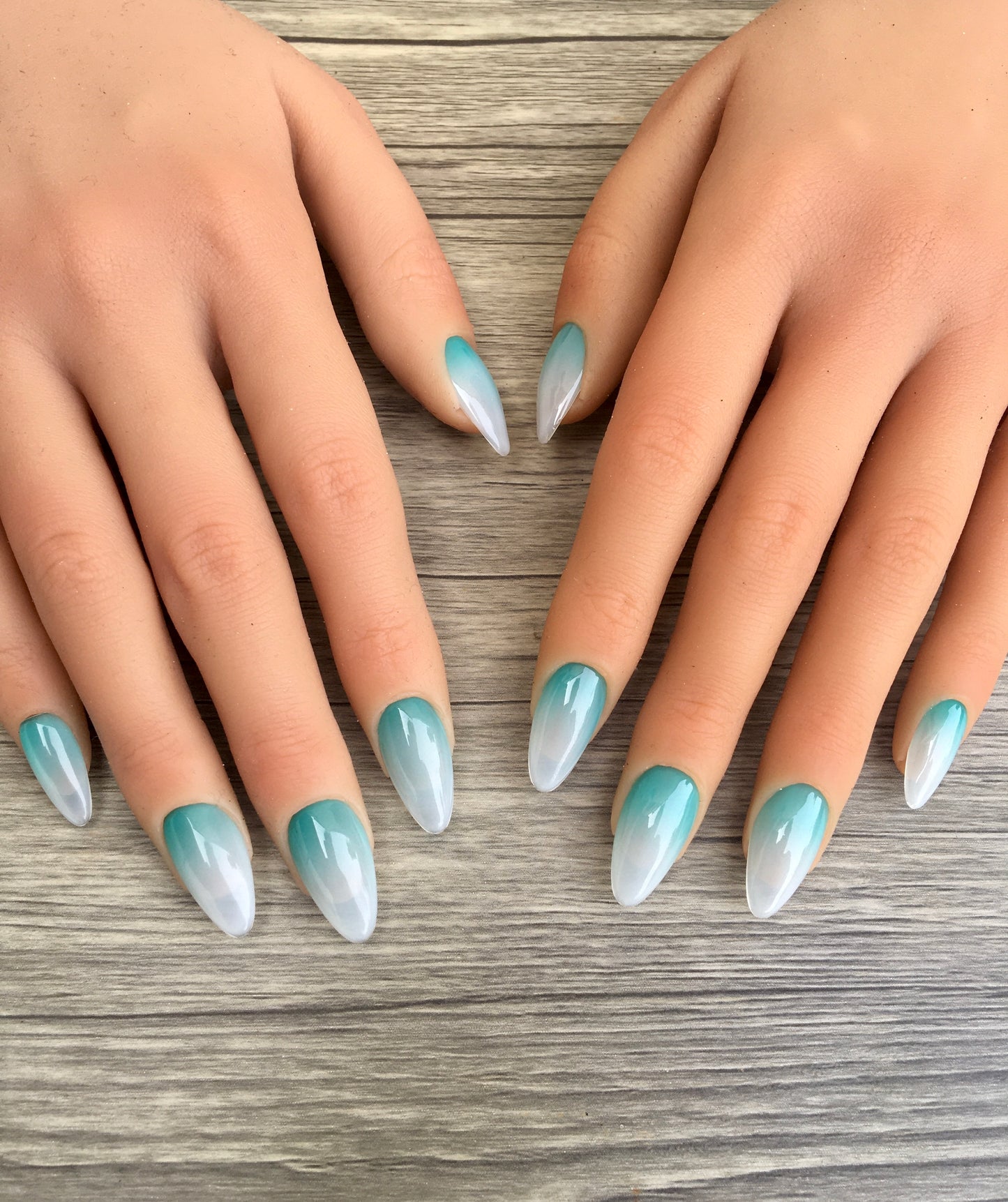 Press on nails Lagon Bleu faits main réutilisables