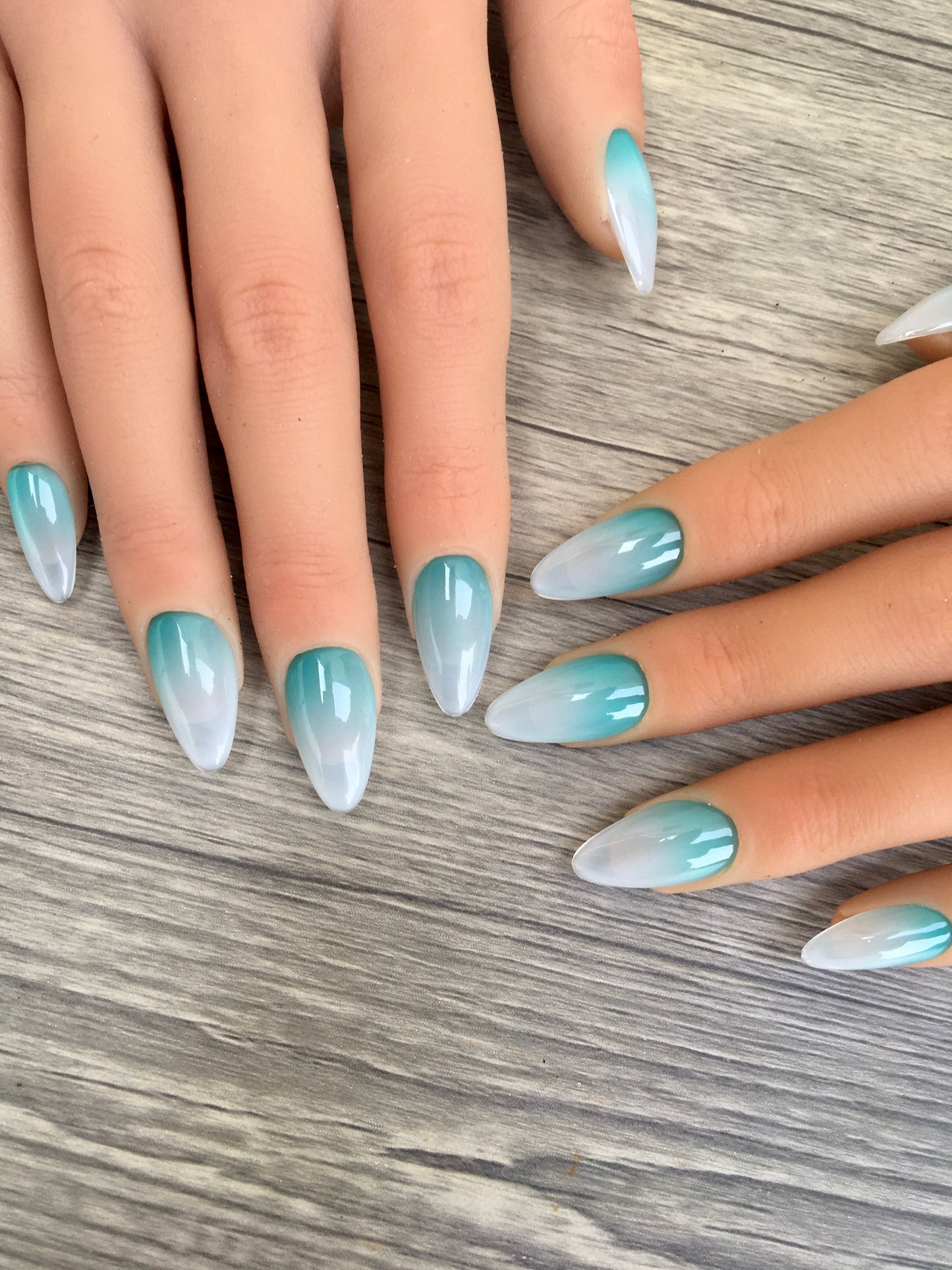 Press on nails Lagon Bleu faits main réutilisables