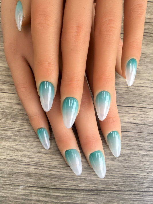 Press on nails Lagon Bleu faits main réutilisables