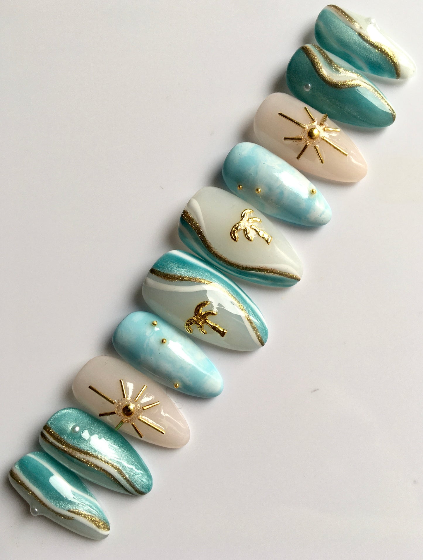 Press on nails Chic Océan faits main réutilisables - été 2026
