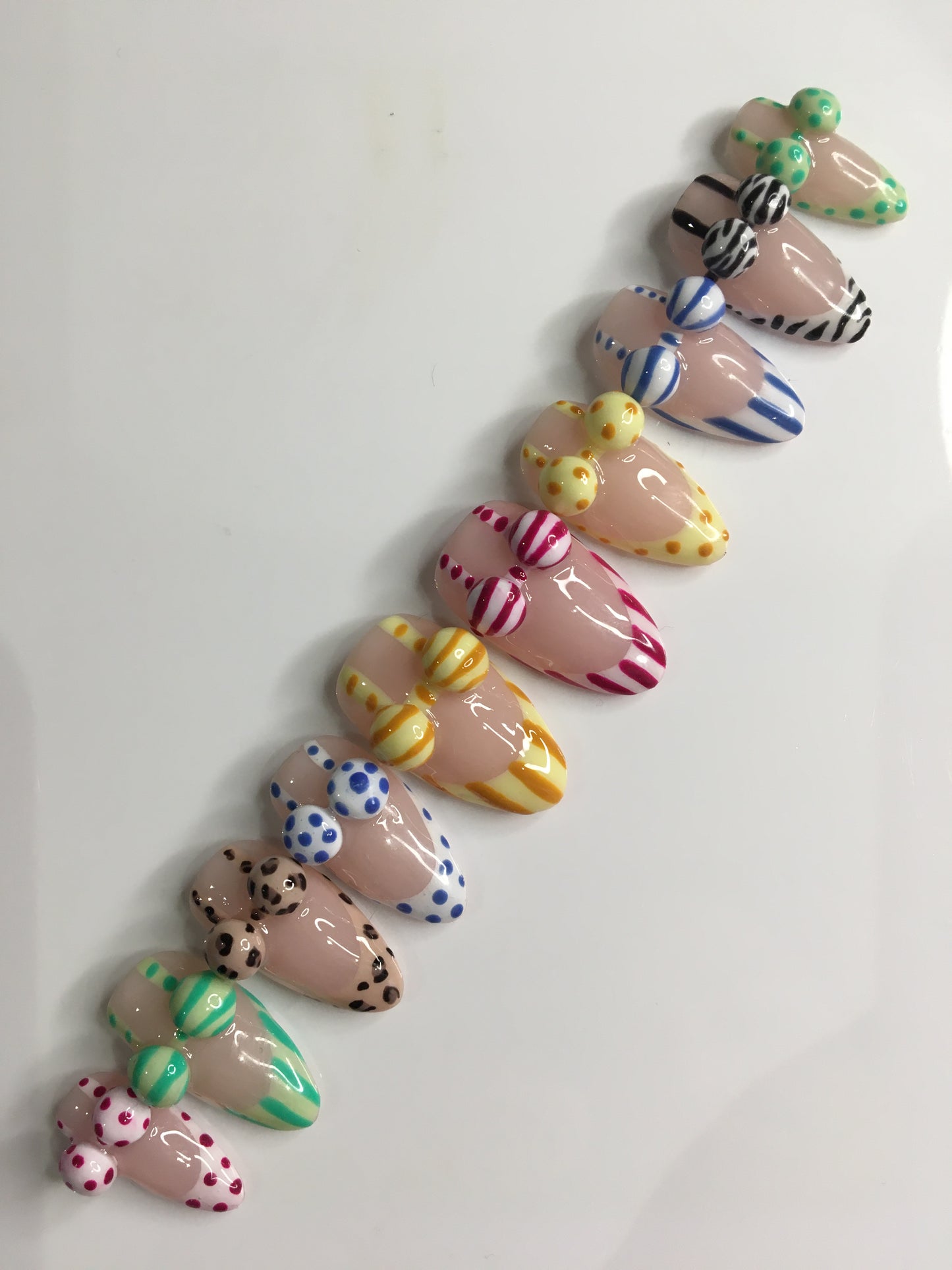 Press on nails Bikini Time faits main réutilisables