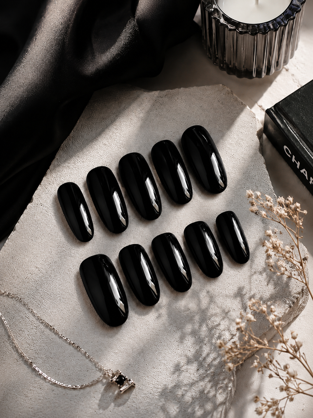 Press on nails Noir Signature faits main réutilisables