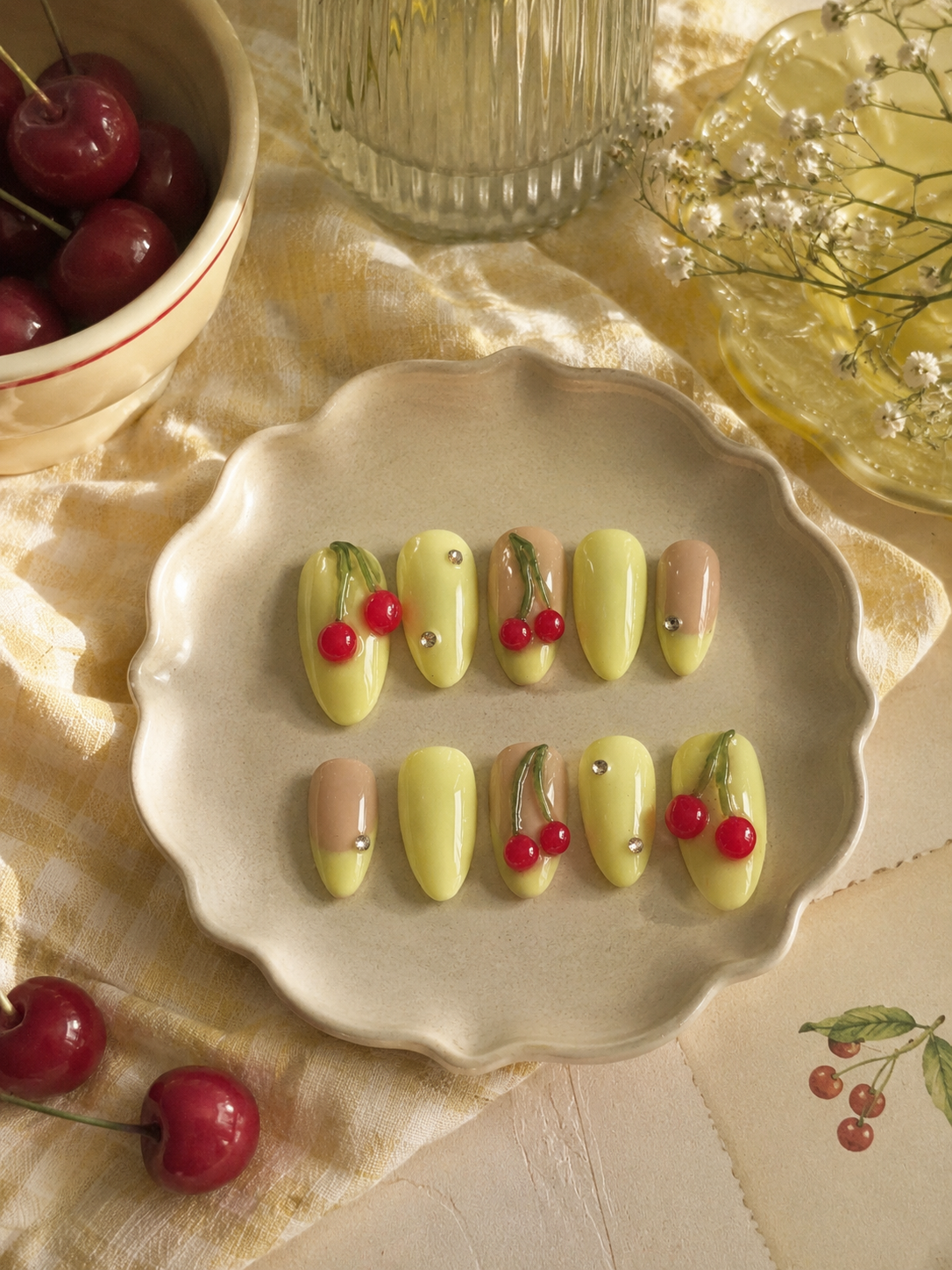 Press on nails Cerise Vanille faits main réutilisables