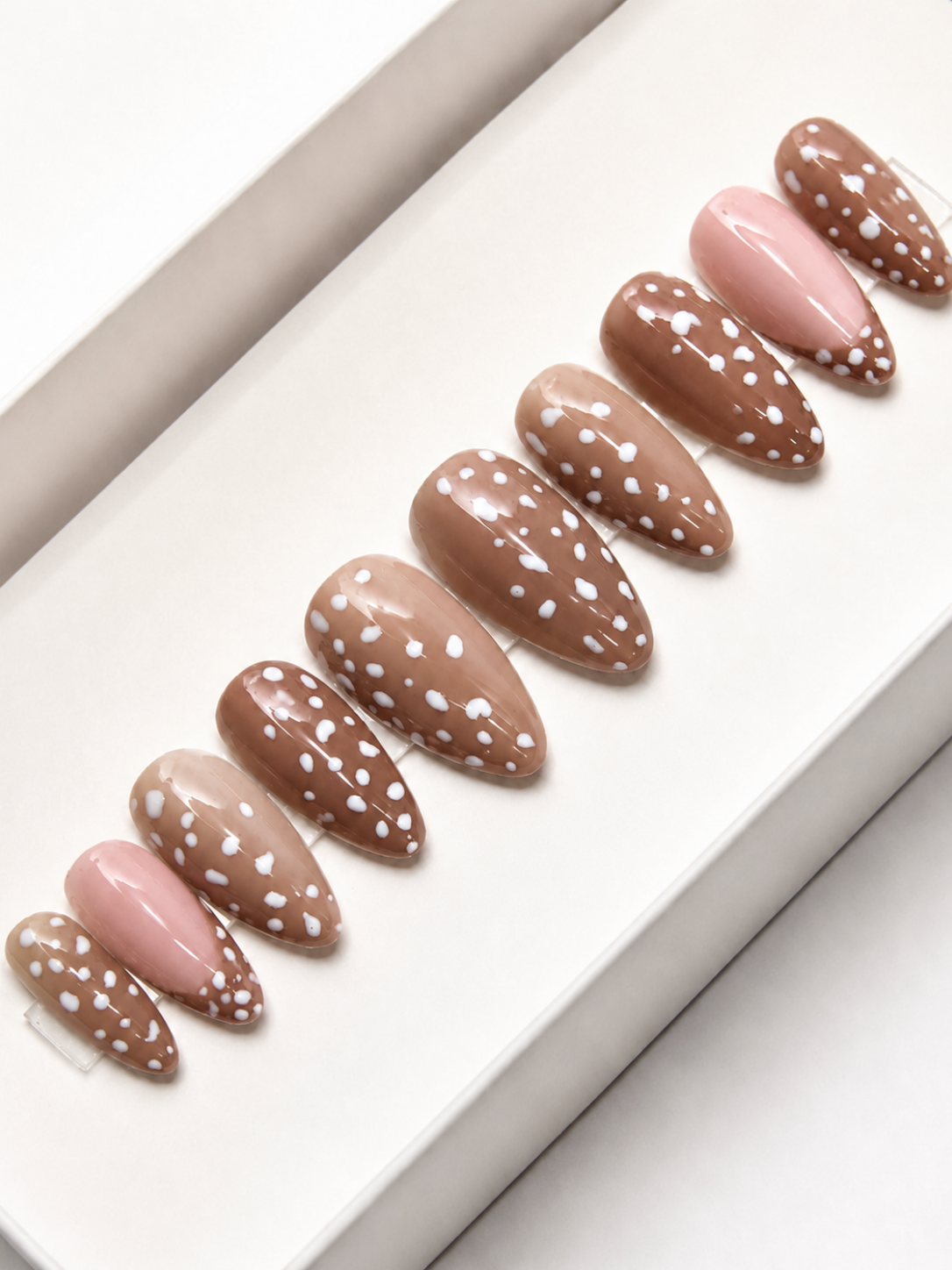 Press on nails Bambi faits main réutilisables - Tendance 2026