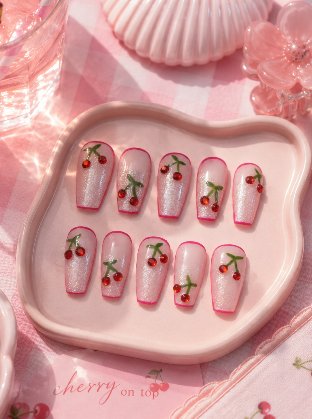 Press on nails Cherry Baby faits main réutilisables