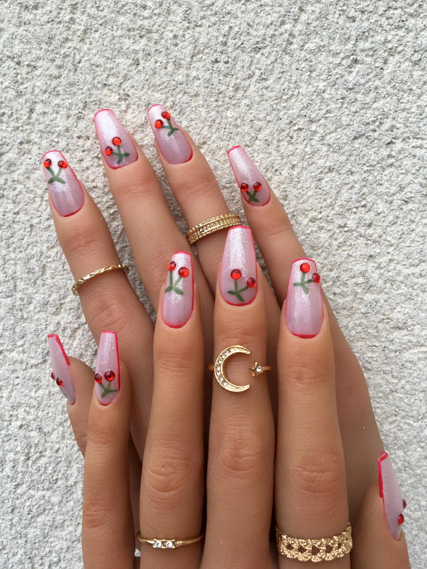 Press on nails Cherry Baby faits main réutilisables