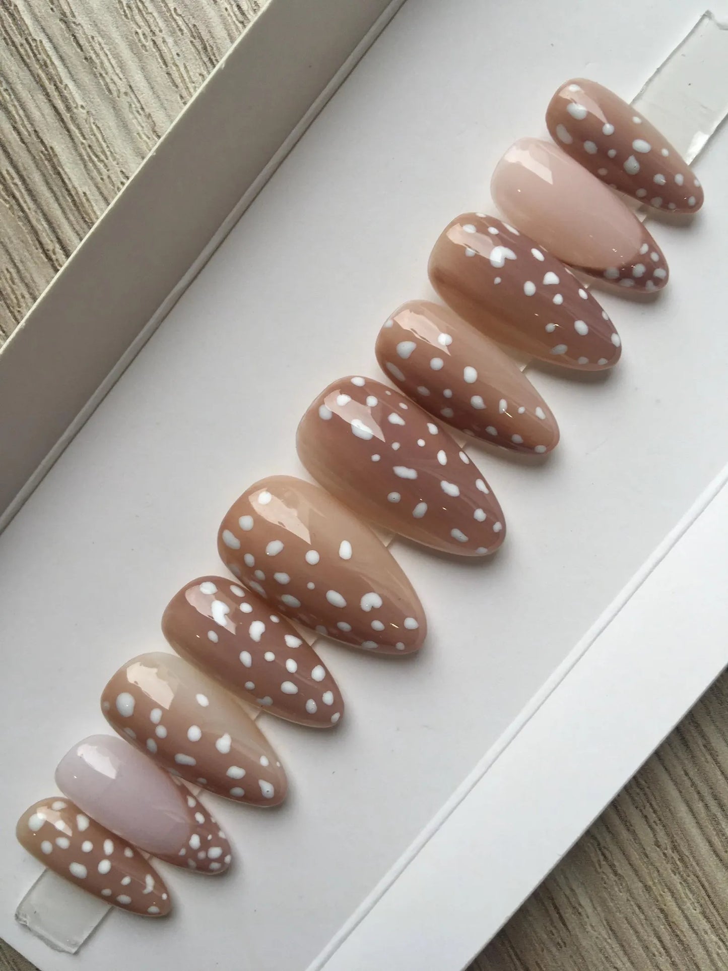 Press on nails Bambi faits main réutilisables - Tendance 2026
