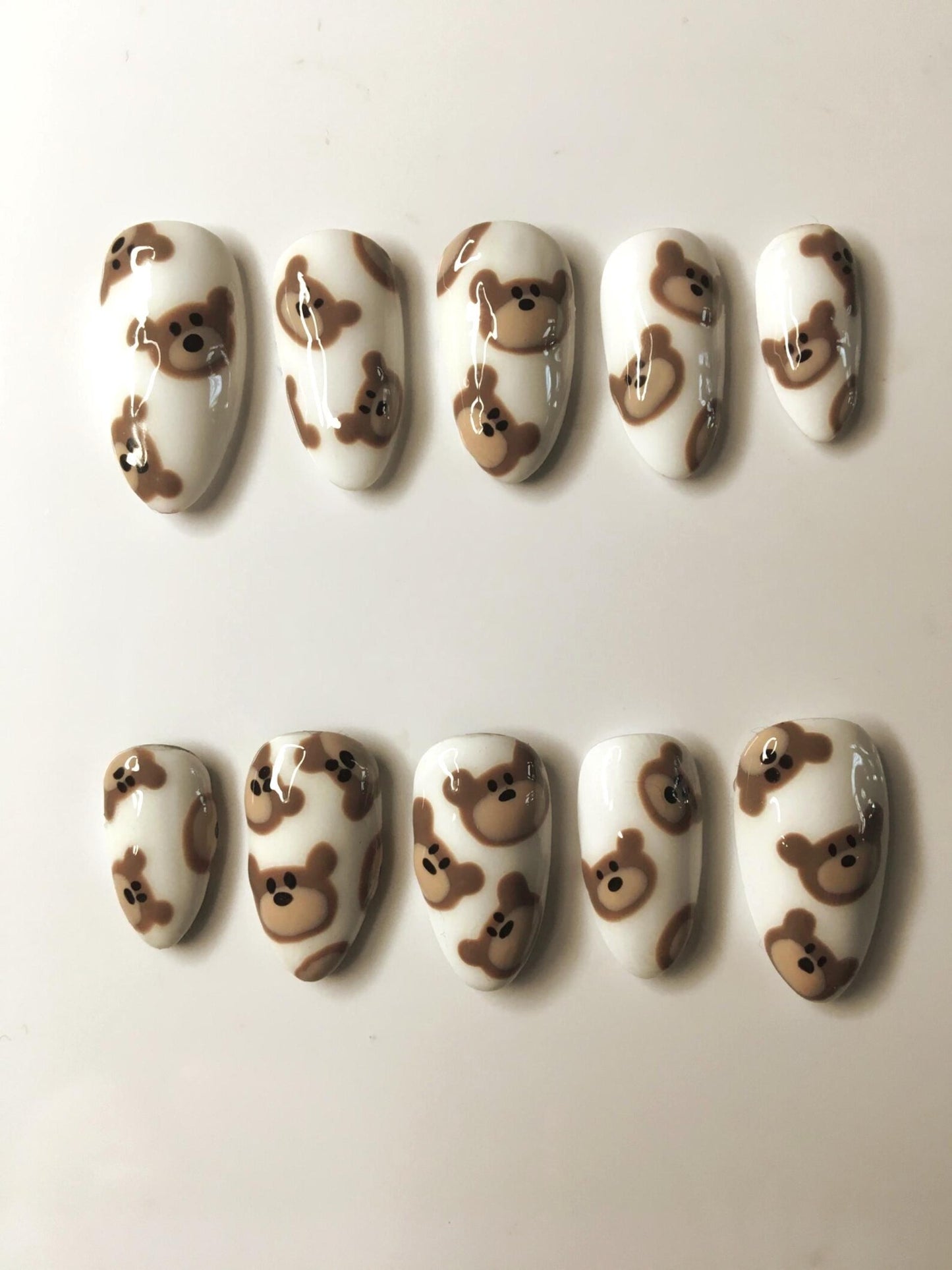 Press on nails Teddy Love faits main réutilisables