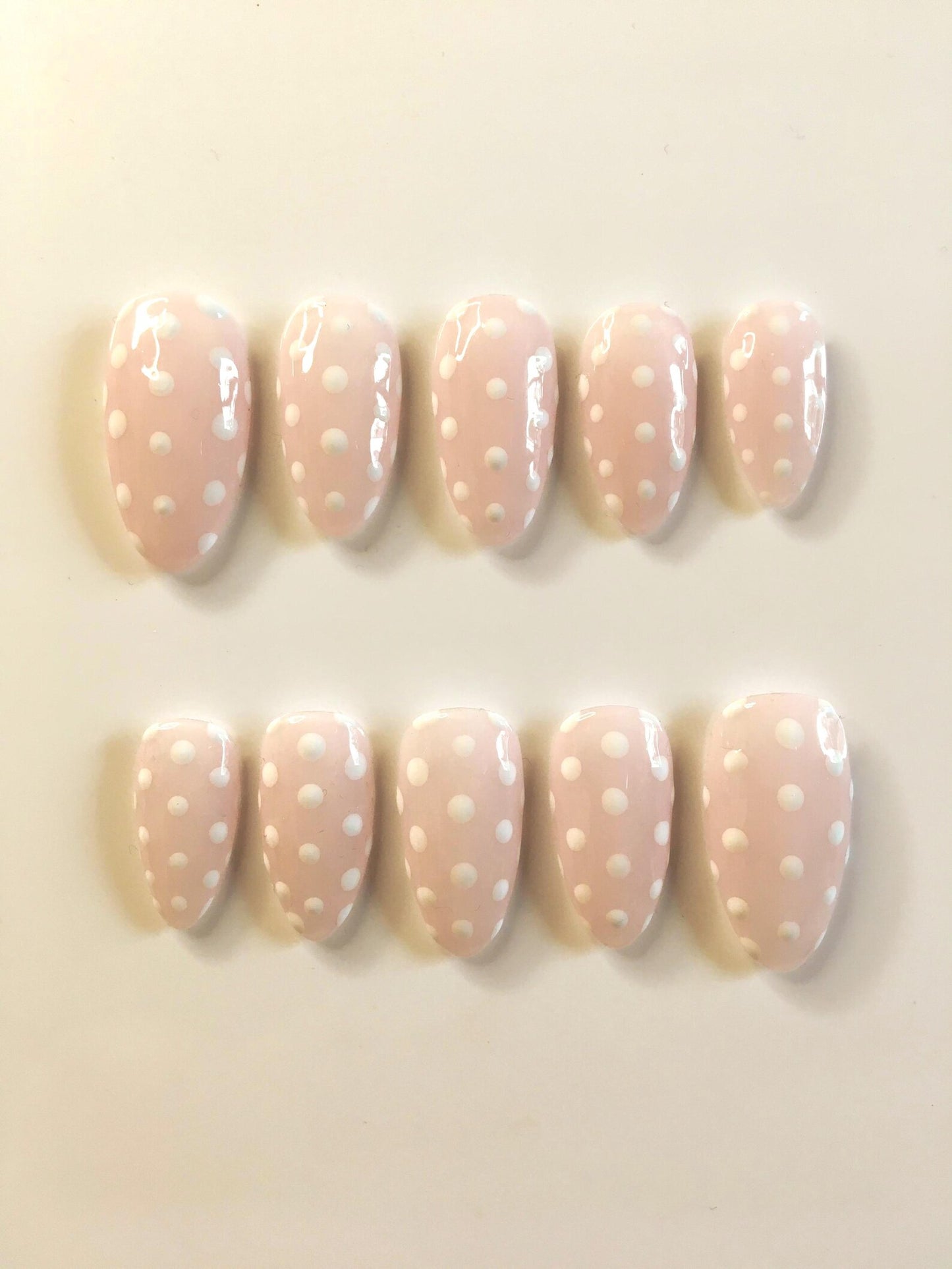 Press on nails Pois Chic faits main réutilisables